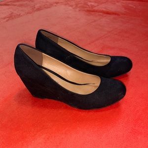 Black wedges! Size 7 W